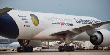 Lufthansa Cargo AG CO2-free en route: Lufthansa Cargo and DB Schenker show joint commitment on an aircraft
